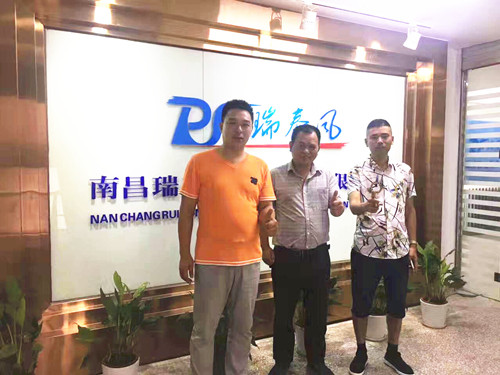 瑞泰風(fēng)環(huán)?？照{(diào)-千里探望華中團(tuán)隊(duì)，吹響廠房車間通風(fēng)降溫沖鋒號(hào)